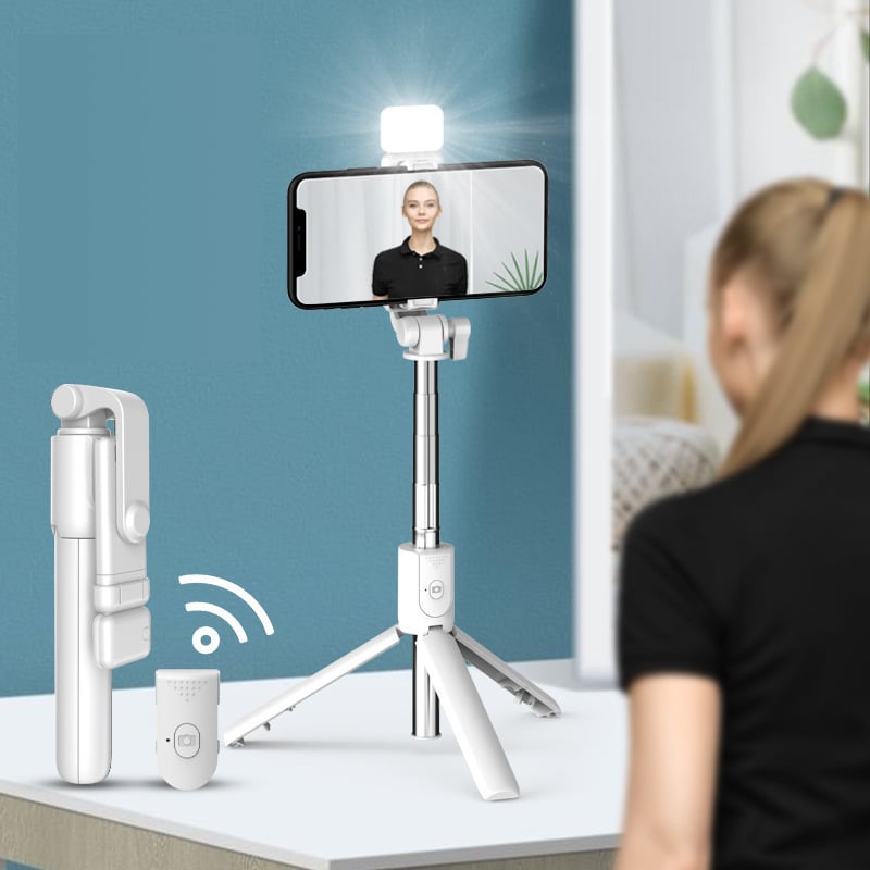 Robustes Selfie Stick Stativ mit LED-Beleuchtung und Bluetooth-Auslöser für alle Handys.