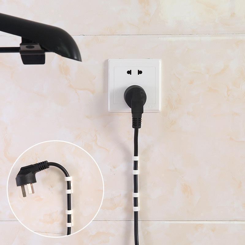 Vielseitige Kabelklemmen verhindern effektiv Kabelsalat am Arbeitsplatz und im ganzen Zuhause. Selbstklebend & robust.