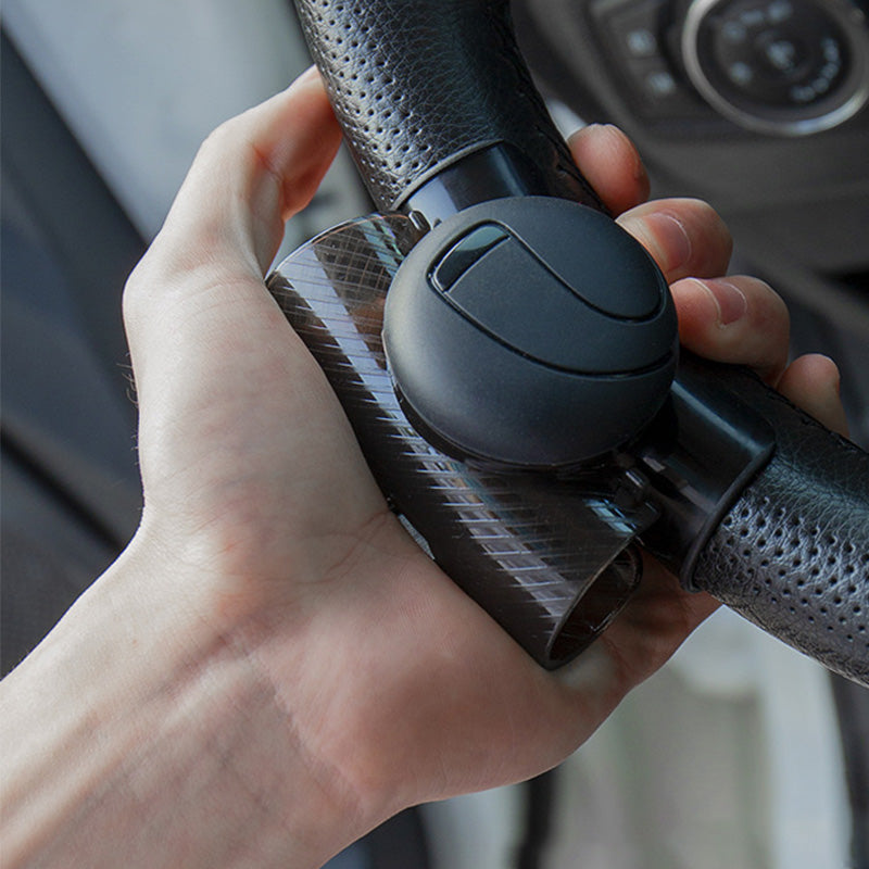 Der 360° drehbare Lenkradgriff ist universell einsetzbar. Verbessert die Manövrierfähigkeit im Auto.