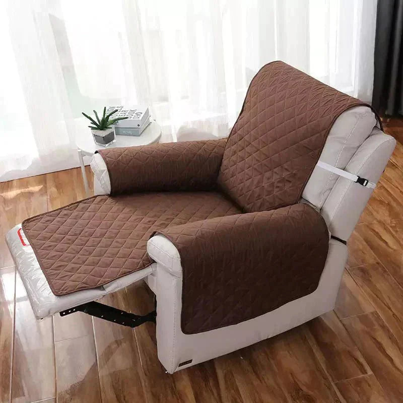 Eleganter Sesselbezug FlexCover, transformiert alte Sessel und schützt vor Abnutzung effektiv.