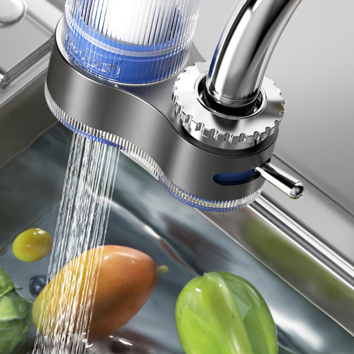 Ansicht des Wasserhahnfilters, der eine zuverlässige Wasserreinigung für den Küchenbereich gewährleistet.