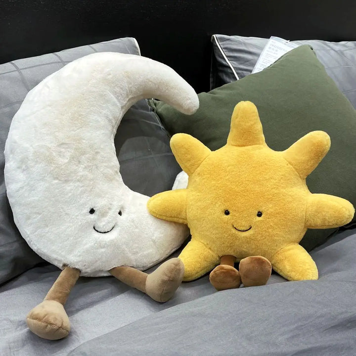 Universelles Kuschelkissen: Weiches Mond & Sonne Duo, ideal als Plüschtier & Dekokissen für Kinderzimmer, gemütlich.
