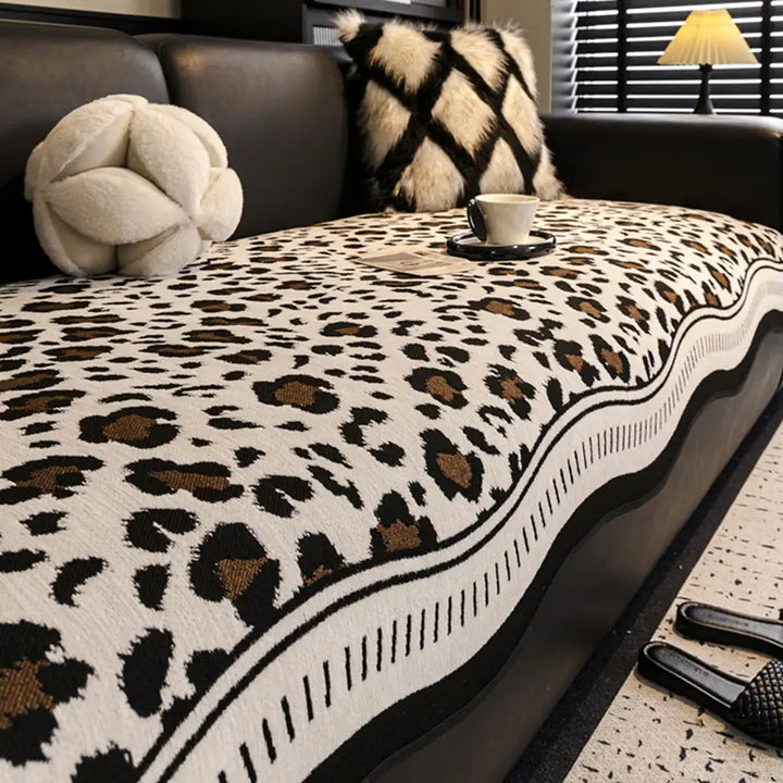 Rutschfestes Chenille Sofakissen, ganzjährig nutzbar, unregelmäßiges Design. Moderner Couchschoner für Ihr Wohnzimmer.
