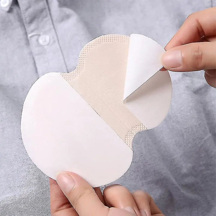 Weiche, hautfreundliche Achselpads für hygienischen Schweißschutz, unsichtbar unter der Kleidung.