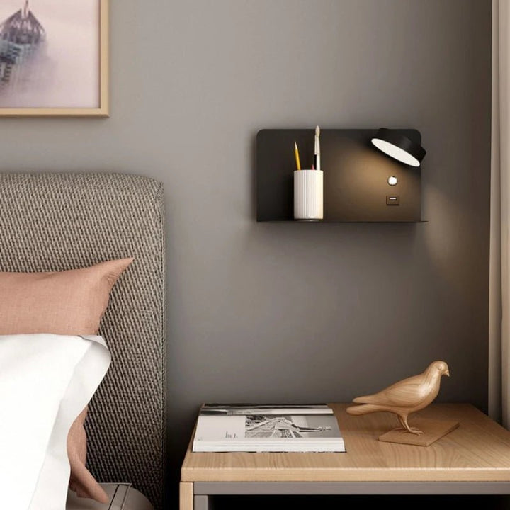 Moderne USB-LED-Wandleuchte aus Metall; dimmbares Akzentlicht schafft gemütliche Atmosphäre in jedem Raum.