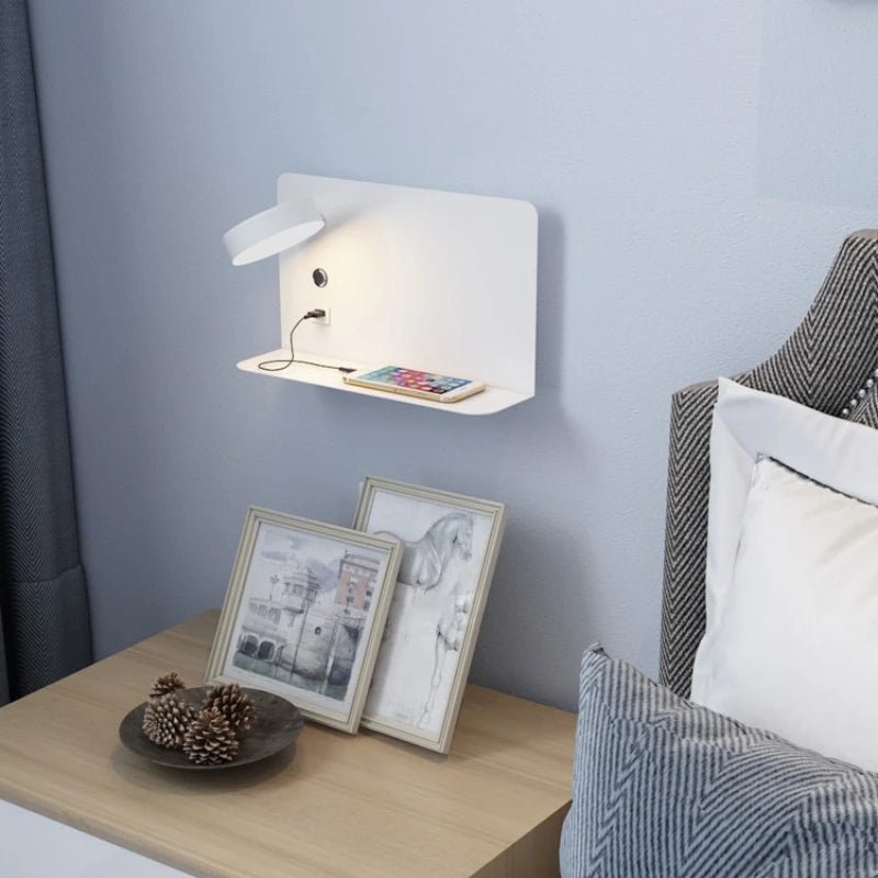 Flexible LED-Leselampe für die Wand; USB-betrieben & kabellos bietet sie helles oder gedämpftes Licht im Schlafzimmer.