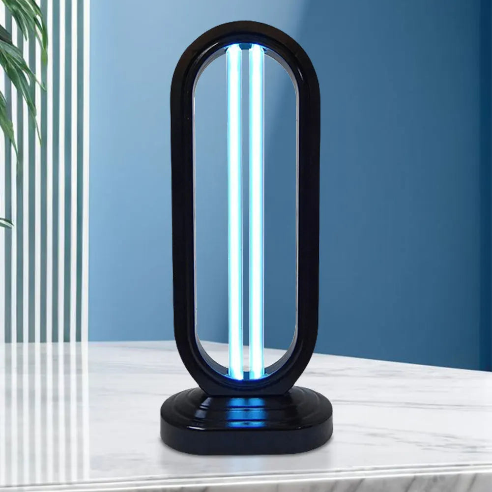 UV-C Desinfektionslampe mit Ozon & Fernbedienung für einfache Bedienung in Schlafzimmer oder Büro.