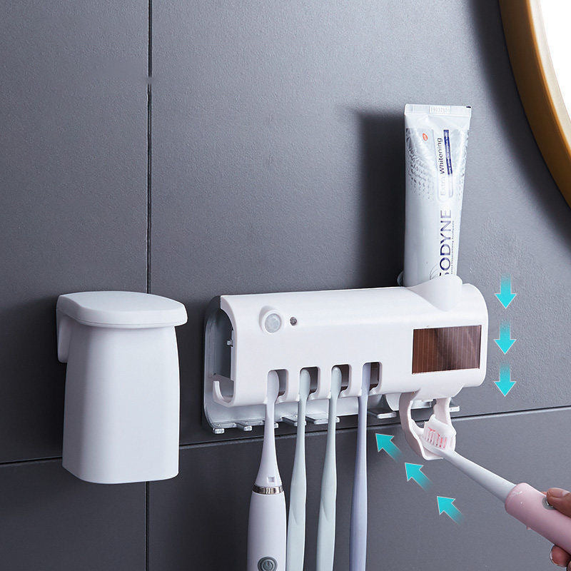 UV Zahnbürstenhalter Sterilisator & Zahnpastaspender für Familie, wandmontiert. Fördert Hygiene im Bad.