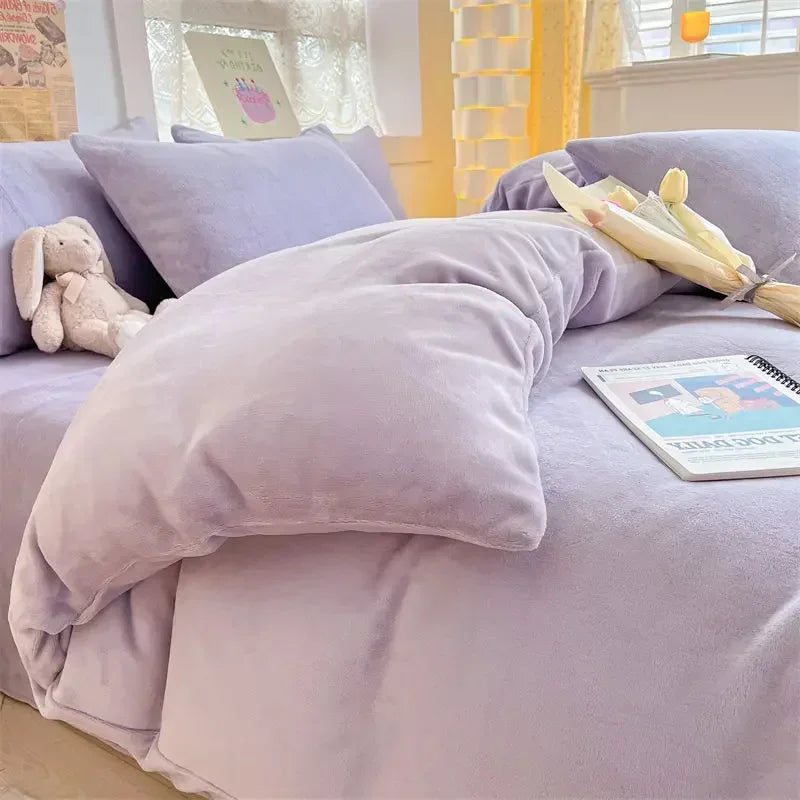 Verdickter Flanell-Fleece-Bettbezug CozyCover in Grau für kuschelig warme Winternächte im Schlafzimmer.