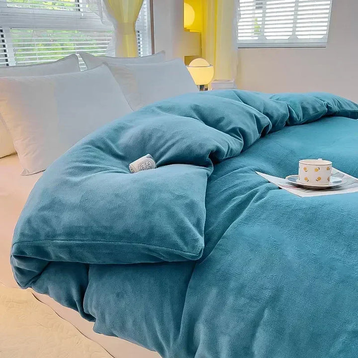 CozyCover Flanell-Fleece-Bettwäsche, ideal für eine warme und luxuriöse Schlafumgebung an Winterabenden.