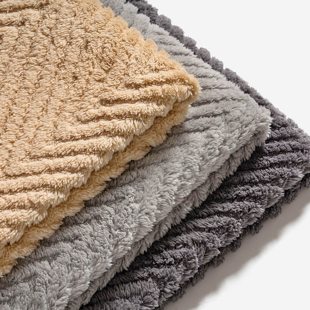 Verdickter, warmer Plüsch-Sofabezug, rutschfest. Fischgrätenmuster für gemütlichen Sofaschutz im Wohnzimmer.