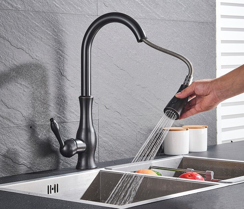 Goldene versenkbare Küchenarmatur Anton, luxuriöser Wasserhahn für die elegante Küchenrenovierung.