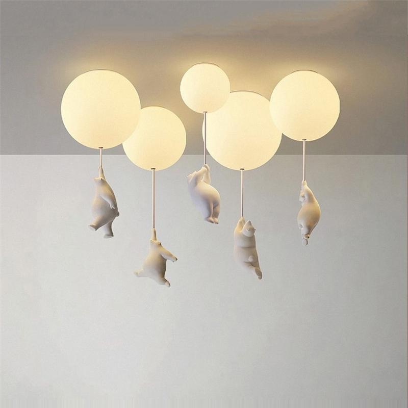 Verspielte Ballonbär Deckenleuchte aus Acryl für helles Kinderzimmerlicht und moderne Wohnzimmer Deko.