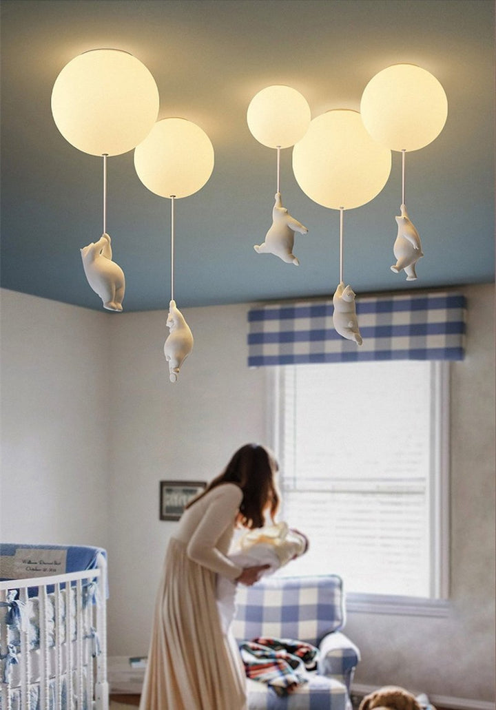 Indoor-Deckenlampe in Ballonbär-Form; perfekte Deko & Beleuchtung für moderne Familienheime.