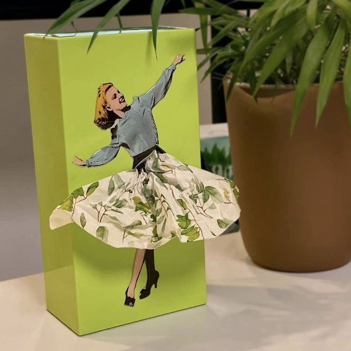 Praktische Taschentuchbox im Flying Skirt Design, verschönert jede Wohnkultur. Neuheit Dekoration.