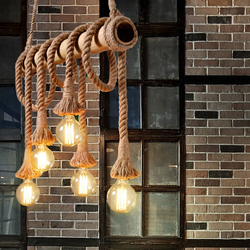 Nachhaltige Bambuslampe mit industriellem Seil, höhenverstellbar. Ideal für Wohnbereiche.