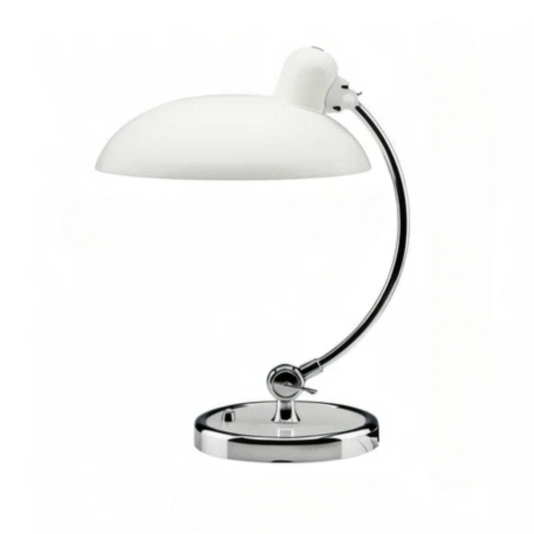 Stilvolle verstellbare Tischlampe aus Metall, Vintagestil, sorgt für stimmungsvolle Bürobeleuchtung.