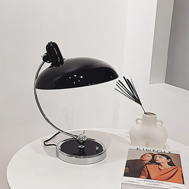 Virella Vintage Lampe: Verstellbare Schreibtischlampe aus Eisen, ideal als Leselampe oder dekorative Beleuchtung.