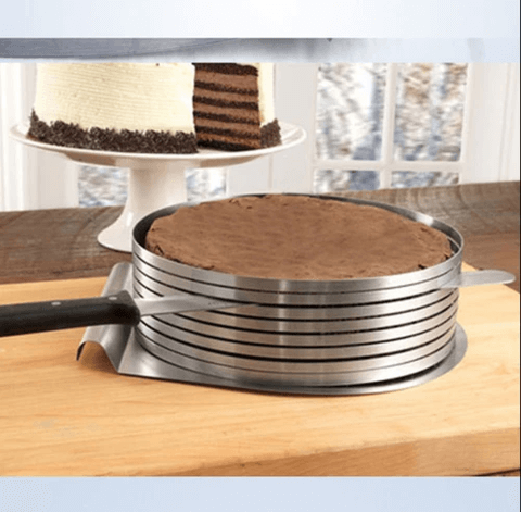 Professioneller Kuchenschneider aus Edelstahl, verstellbar für exakte, gleichmäßige Schichten bei Torten und Gebäck.