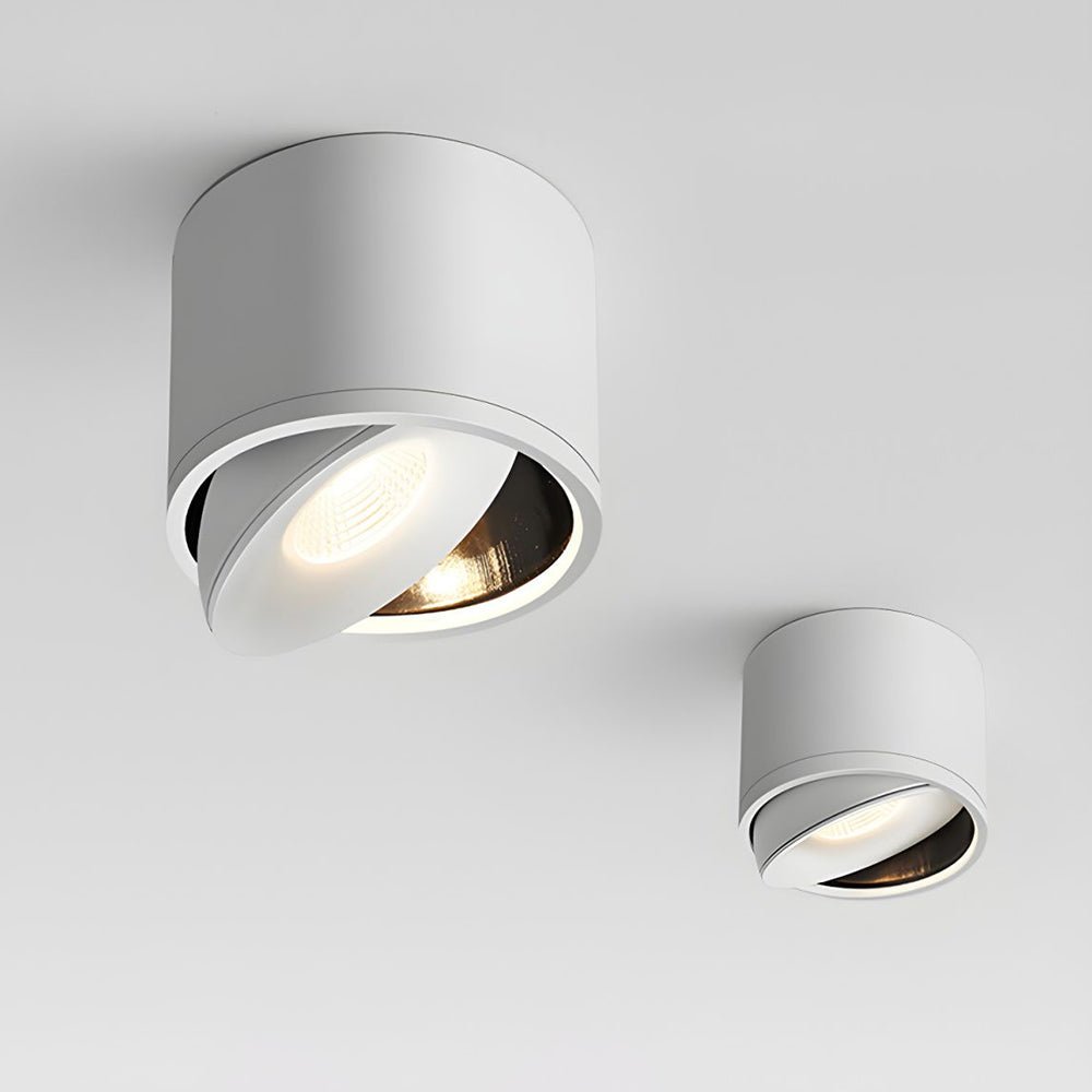 Flaches LED Decken-Downlight, schwenkbar & aus Aluminium, ideal für Akzentbeleuchtung.