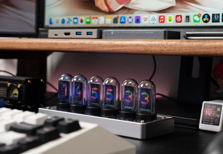 Retro LED Nixie Digitaluhr im Vintage-Stil, ideal als stilvolle Schreibtisch-Deko.