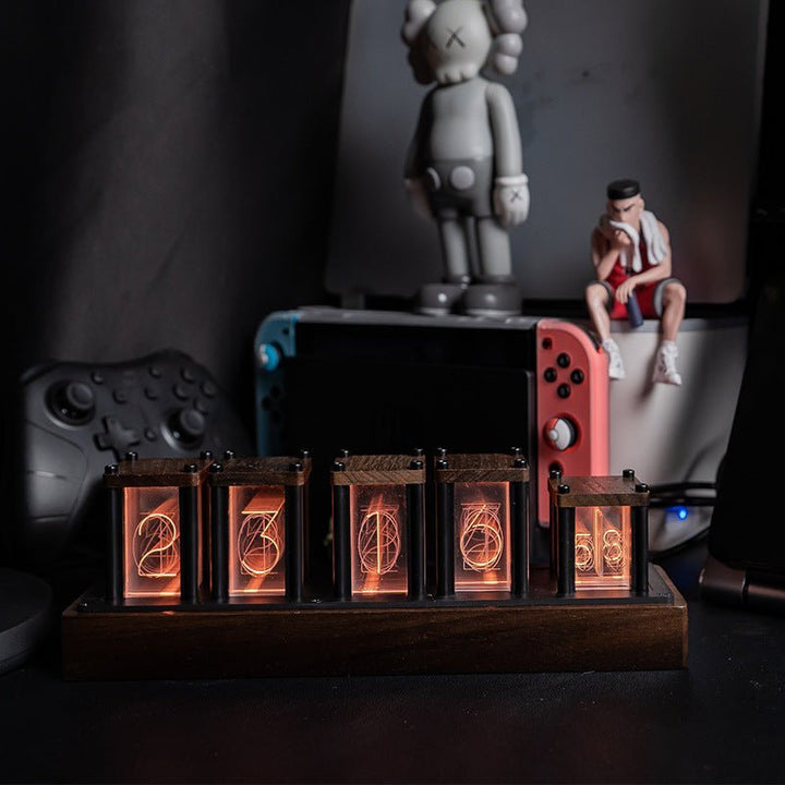 Chronix vertikale LED Nixie Uhr mit digitaler Anzeige, stilvolle Retro-Tischuhr für Zuhause.