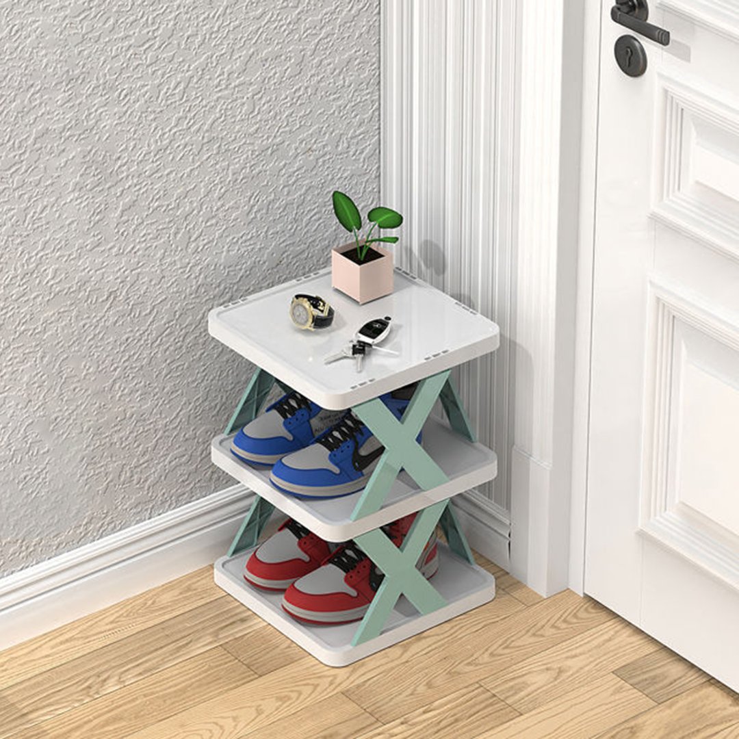Stilvolles, vertikales Schuhregal im Einsatz, gefüllt mit verschiedenen Schuhpaaren im Flur.