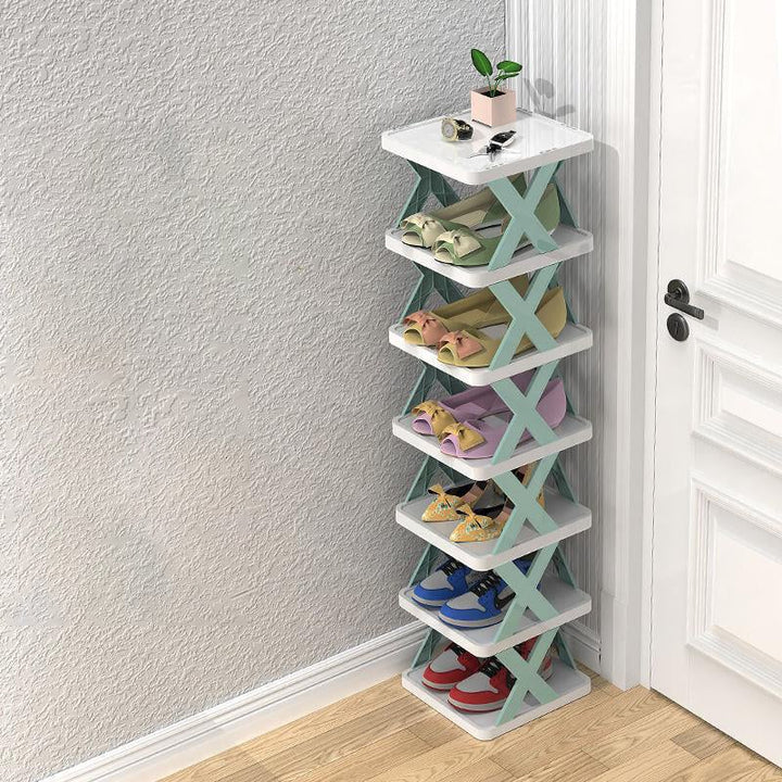 Praktisches Schuhregal für den Kleiderschrank oder Flur; maximiert den Stauraum vertikal.