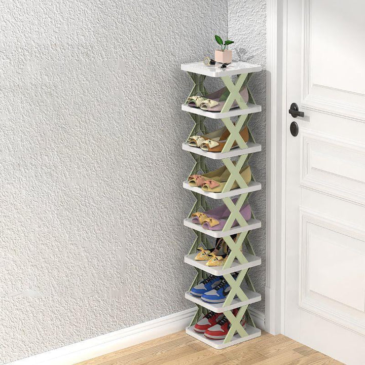 Vertikales Schuhregal als Wohnaccessoire; kombiniert Ästhetik mit praktischer Schuhaufbewahrung.