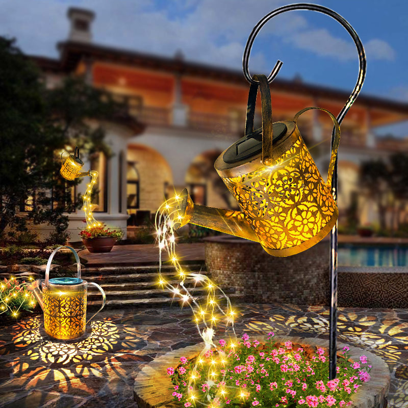 Detailaufnahme des LED-Wasserfalleffekts der Solar-Gartenleuchte, schafft zauberhafte Dekoration.