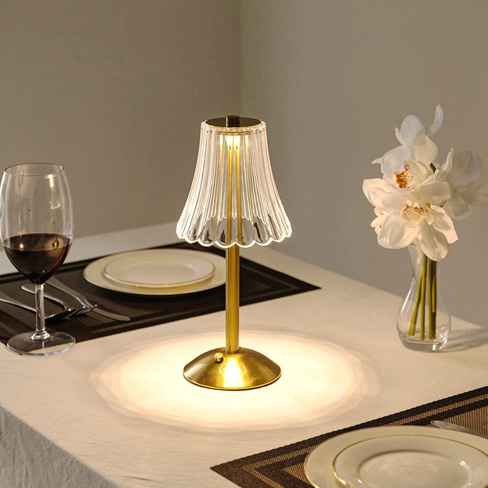 Elegante dimmbare LED Tischlampe im Retro-Design mit Kristall-Element, akkubetrieben für Ambiente.