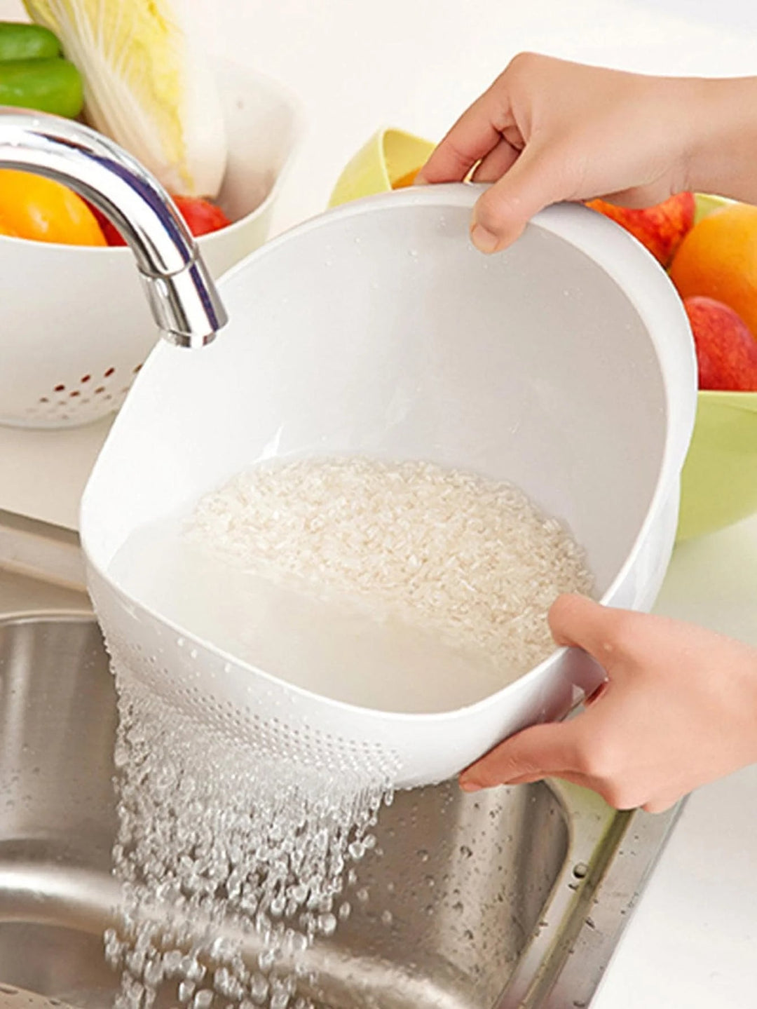 Robuster Küchenhelfer: Silikon-Sieb und Abtropfkorb für Reis, Obst und Gemüse – perfekt für schnelles Waschen.