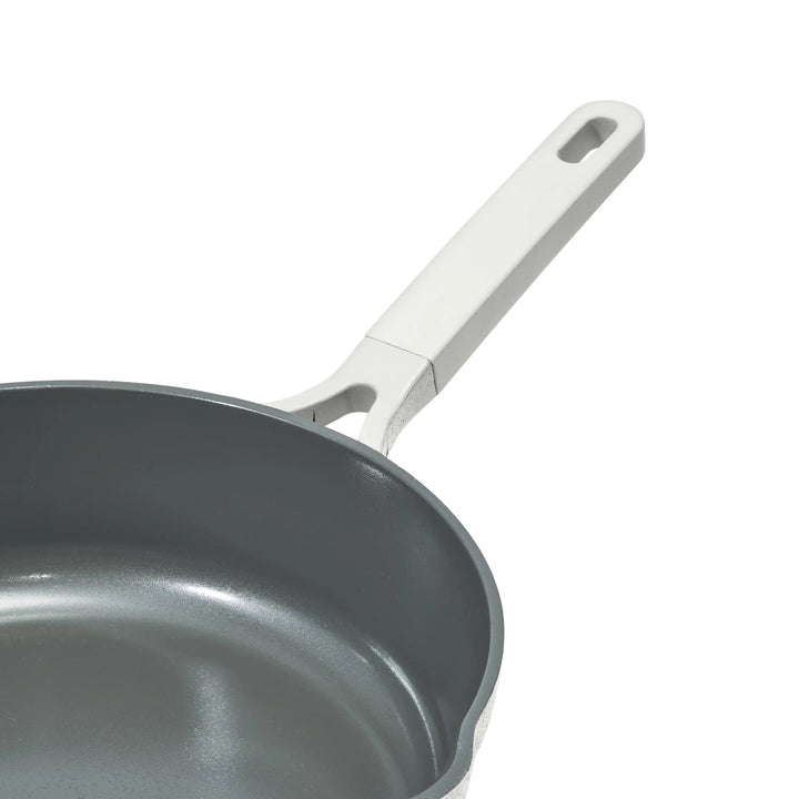 Robustes 3-teiliges Kochset aus hochwertigem Aluminiumguss mit langlebiger Antihaftbeschichtung.