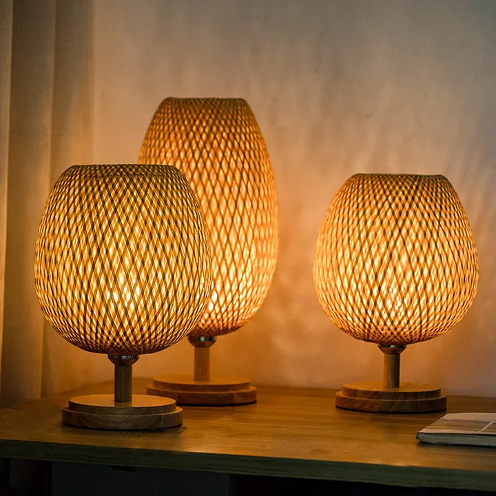 Vintage Bambus Tischlampe für gemütliches Ambiente. Natürliches, warmes Licht für Ihr Zuhause.