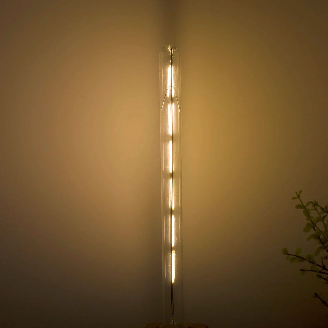 Vintage Filament LED Röhrenlampe E14 warmweiß 2700K. Ideal für stimmungsvolle Dekobeleuchtung im Wohnzimmer.