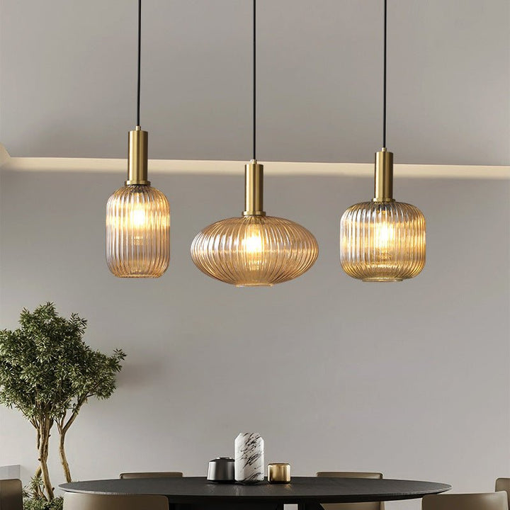 Vintage Glas-Hängeleuchte, Retro-Stil Pendelleuchte für stimmungsvolles Wohnzimmerlicht.