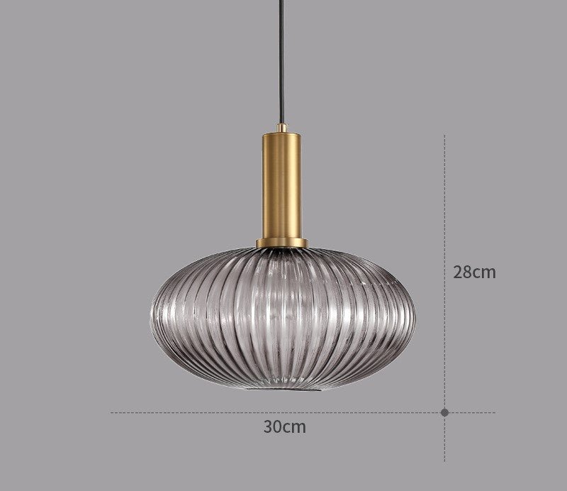 Farbiges Glas der Designer-Pendelleuchte, erzeugt stimmungsvolle Akzentbeleuchtung.