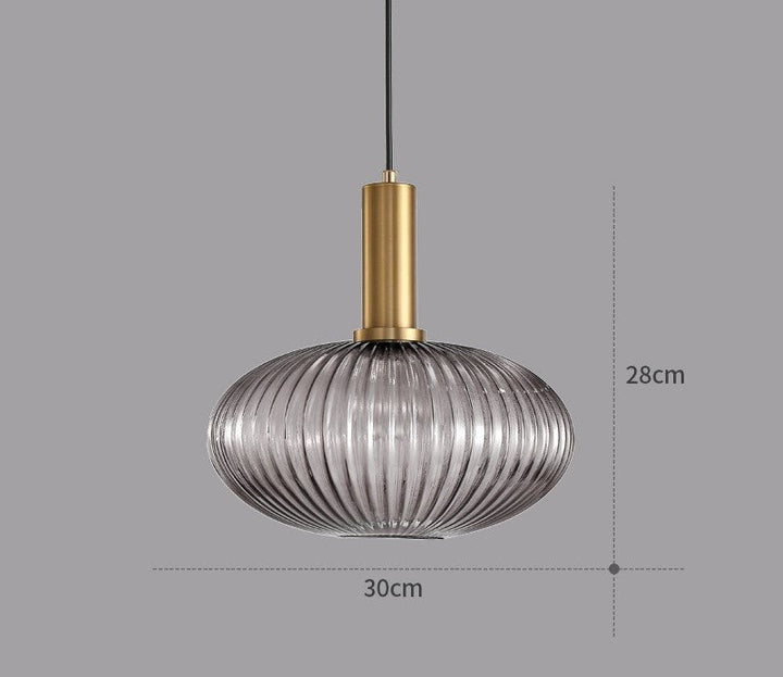Farbiges Glas der Designer-Pendelleuchte, erzeugt stimmungsvolle Akzentbeleuchtung.