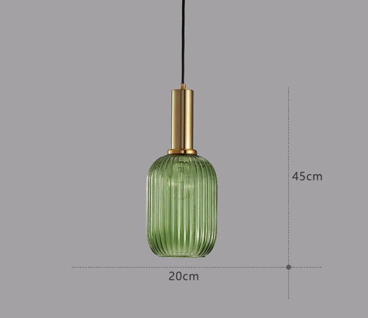 Klassische Vintage Glaslampe als Deckenleuchte, bringt Eleganz ins Wohnzimmer.