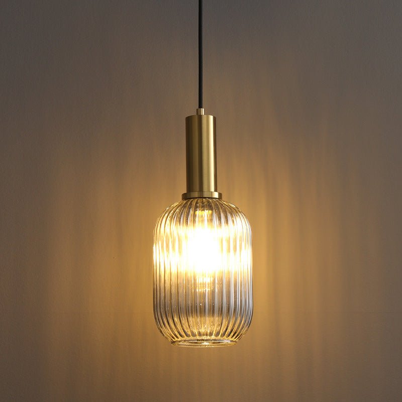 Handgefertigte Glas-Pendelleuchte im Vintage-Design, stimmungsvolle Akzentbeleuchtung.