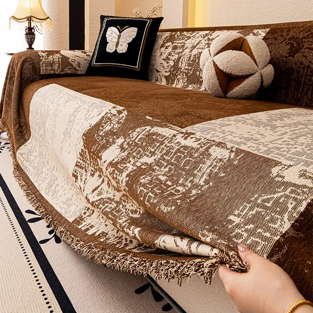 Eleganter Vintage-Couchbezug, botanischer Jacquard-Chenille, kratzfest, schützt Möbel im Wohnzimmer.