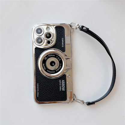 Elegante Vintage Kamera Handyhülle für iPhone mit realistischer 3D-Optik und bequemem Trageband.