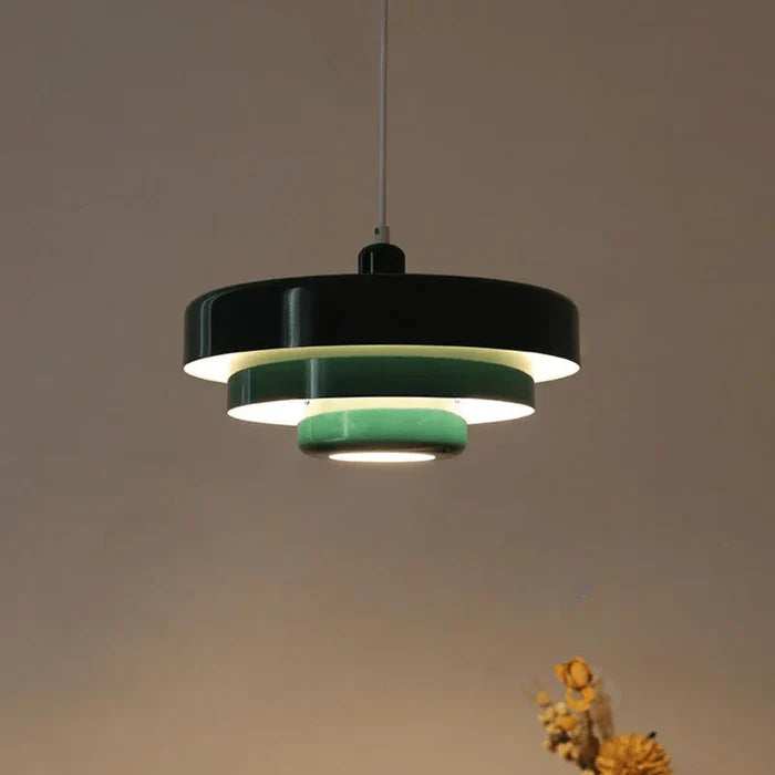 Vintage LED Wohnzimmerlampe; stilvolle Hängeleuchte für gemütliche Retro-Ambientebeleuchtung.