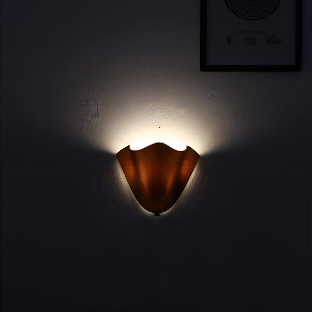 Art Deco Buntglas LED Wandleuchte im Vintage Stil, ideal für Flur- oder Schlafzimmer-Deko.