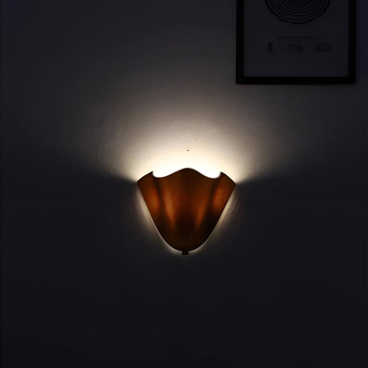 Art Deco Buntglas LED Wandleuchte im Vintage Stil, ideal für Flur- oder Schlafzimmer-Deko.