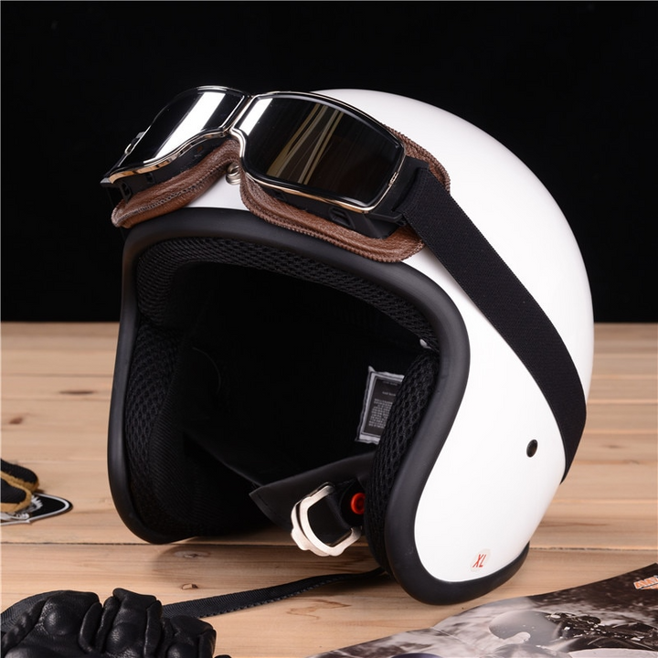 Klassische Motorradbrille im Vintage-Stil mit Leder in Schwarz. Retro-Fahrerbrille für optimalen Schutz.