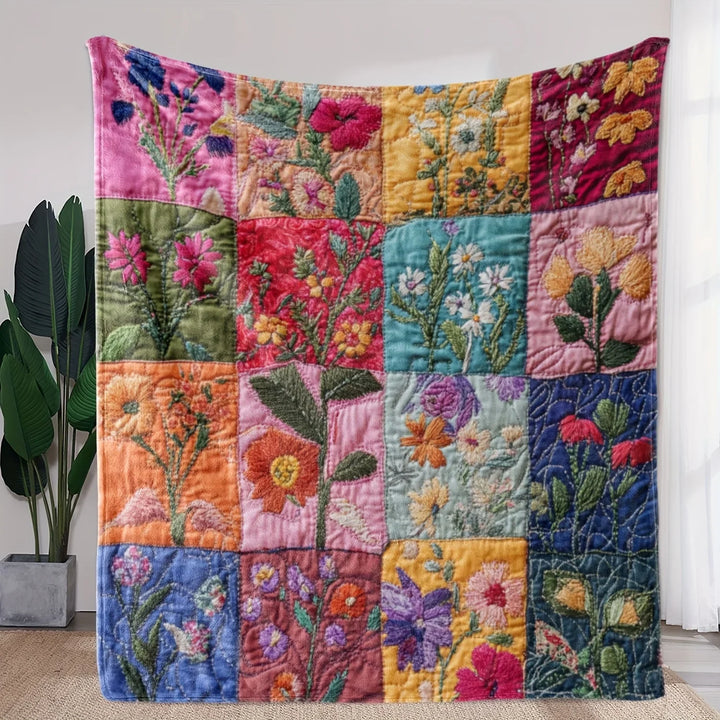 VintageBloom Patchwork-Decke aus weichem Flanell mit floralem Design; ideal als gemütliche Sofa- oder Kuscheldecke.