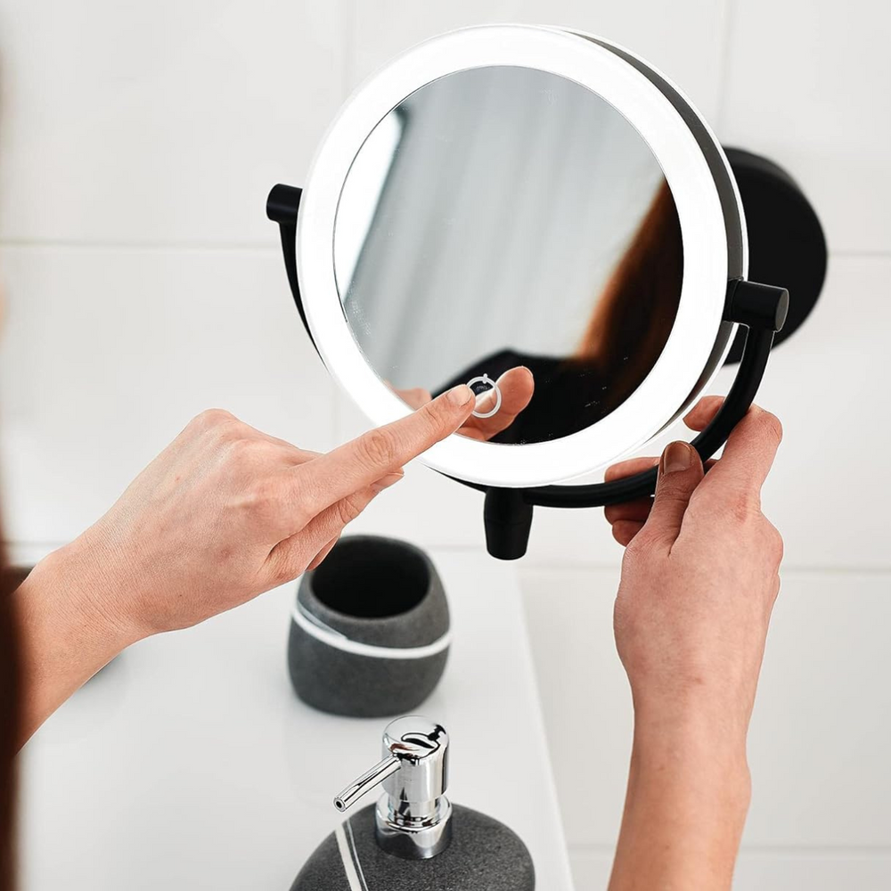 Kabelloser VisoGlow Schminkspiegel mit 3-facher Vergrößerung & dimmbarer LED-Beleuchtung. Ideal für Details.