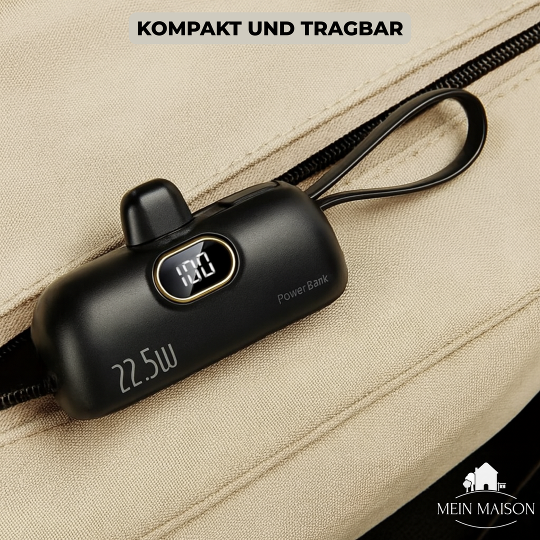 Kompakte VoltZip Mini Powerbank mit Reiseutensilien; ein unverzichtbares tragbares Ladegerät.