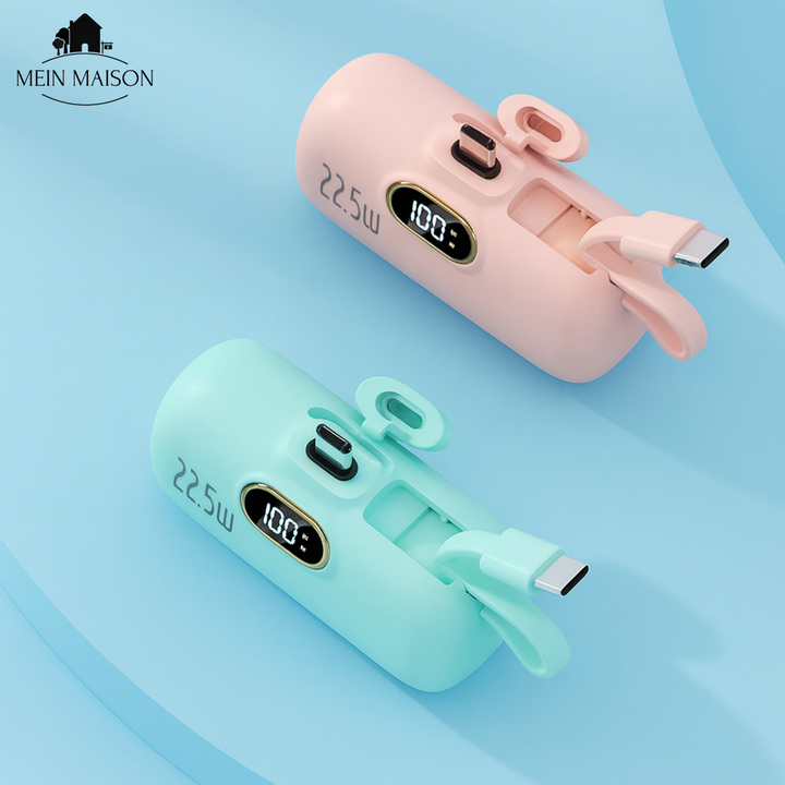 Die VoltZip Mini Powerbank steckt in einer Tasche, immer bereit als mobiler Handy Akku.